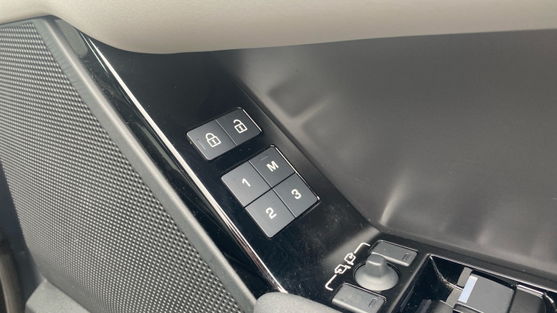 Land Rover Range Rover Velar 2.0 D200 MHEV Dynamic SE 5dr Auto Diesel Estate